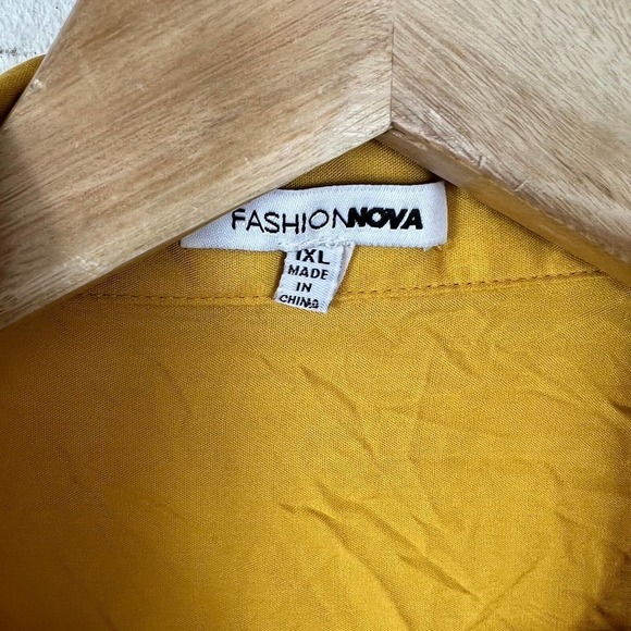 Fashion Nova Women Button Down Blouse Shirt Collar Neck Chest Pockets Yellow 1XL - Picture 2 of 4